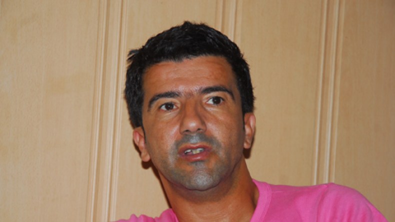 حكيم دكار:دمي أزرق وأخضر .. ماجر أسطورة وأعشق اللعب الاستعراضي