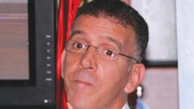 إدارة التلفزيون تمنع بث ومضة إشهارية يظهر فيها حفيظ دراجي