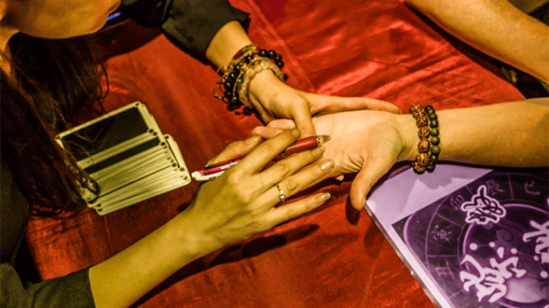 ضبط 20 امرأة في منزل مشعوذة بسكيكدة