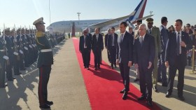 ماكرون بالجزائر في أول زيارة له كرئيس