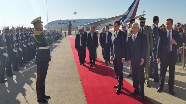 ماكرون بالجزائر في أول زيارة له كرئيس