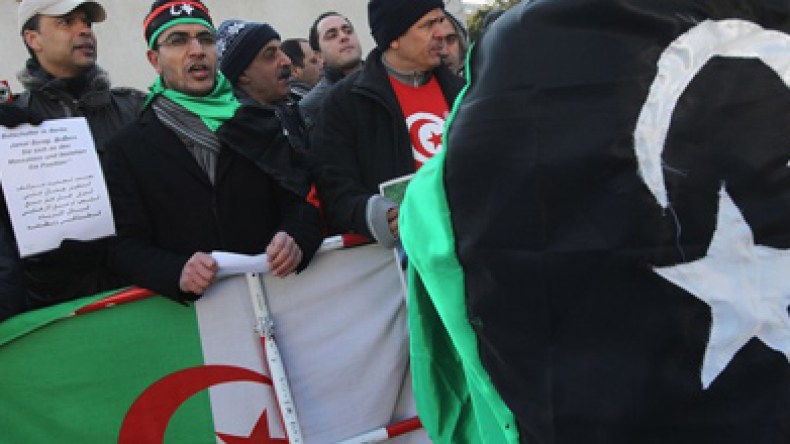 العلم الجزائري في قلب بنغازي