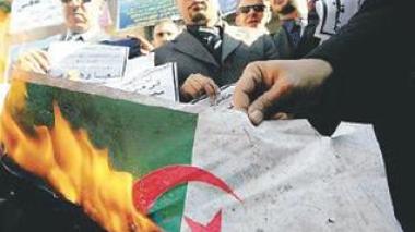 Une commission d’enquête sur l’affaire du drapeau algérien brûlé au Caire