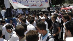 5 جرحى وإغماءات على أسوار مستشفى باشا الجامعي