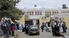 5 نقابات تشلّ المدارس وبن غبريط تفصل المضربين وتزبر الأجور!