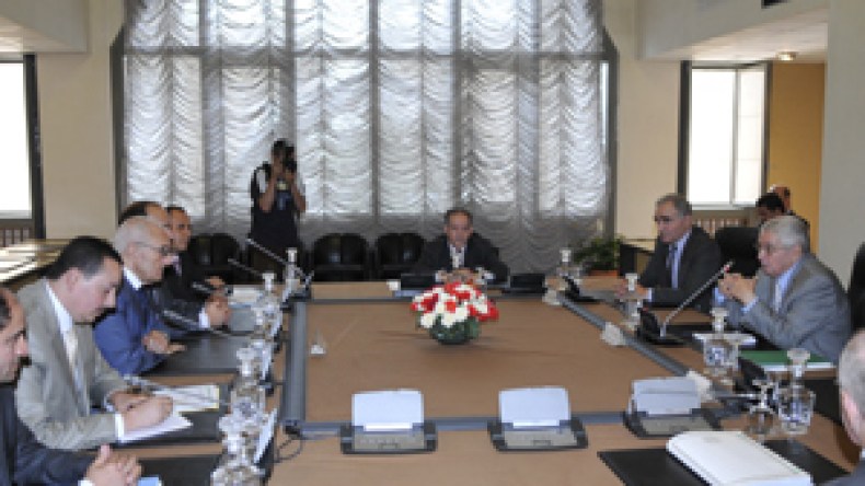 سياسيون ينتقدون بطء وتيرة الإصلاحات ويحذرون من الدخول الاجتماعي