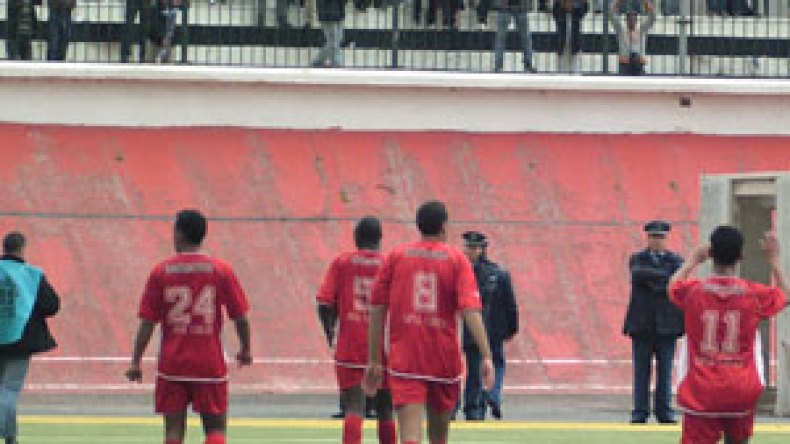 بوعلي: الشلف وبلوزداد اتصلا بي والحديث بعد الكأس