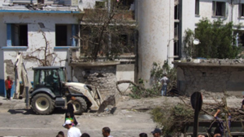 34 جريحا في تفجير انتحاري استهدف مقر الشرطة بتيزي وزو