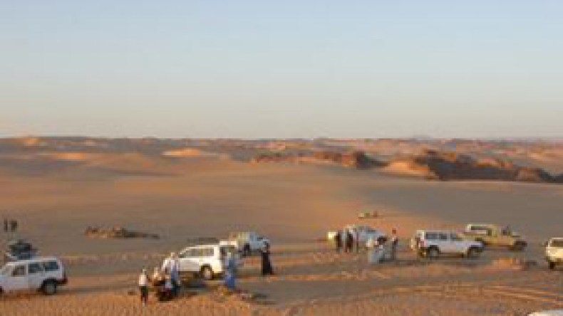 توقيف مهربين واسترجاع أسلحة حربية بالصحراء