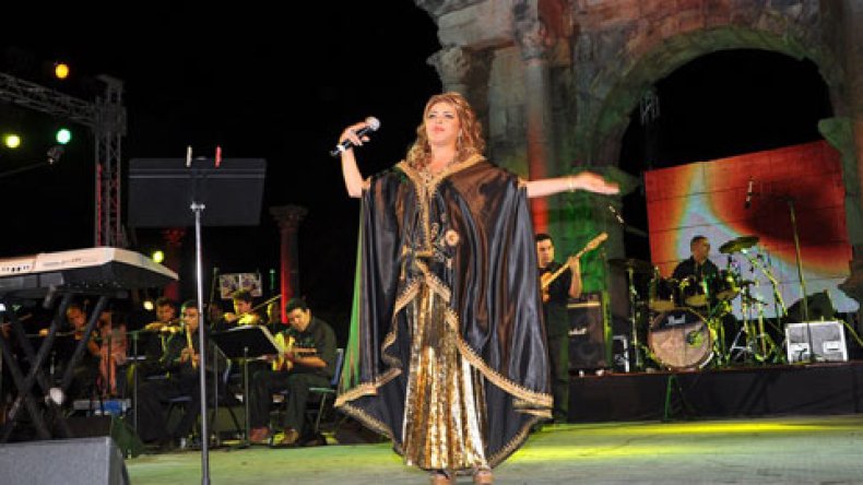 موسيقى  بمرجعية  الثورة  وأغان  تحررية  تحلق  في  سماء  الحرية