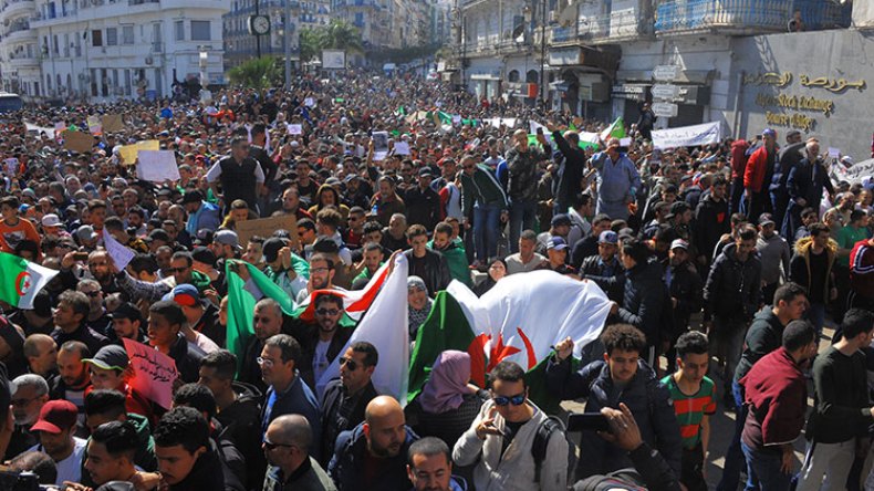 لماذا تخشى مصر من الحراك الشعبي الجزائري؟