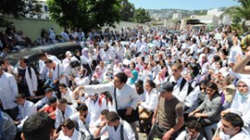 الأطباء المقيمون يخرجون إلى الشارع اليوم ويتمسكون بالإضراب