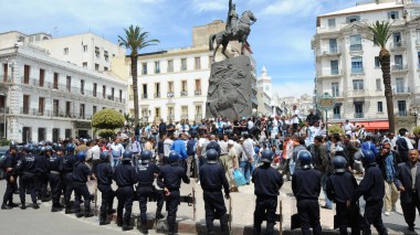 Thousand of youth removed from the Peopleâ€™s National Army protest in Algiers