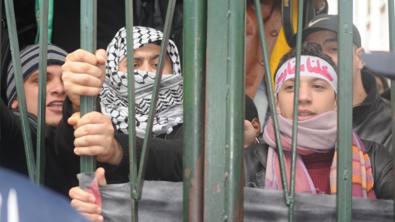 قراء الشروق أولاين يرفضون حظر مسيرات التضامن  مع غزة بالعاصمة