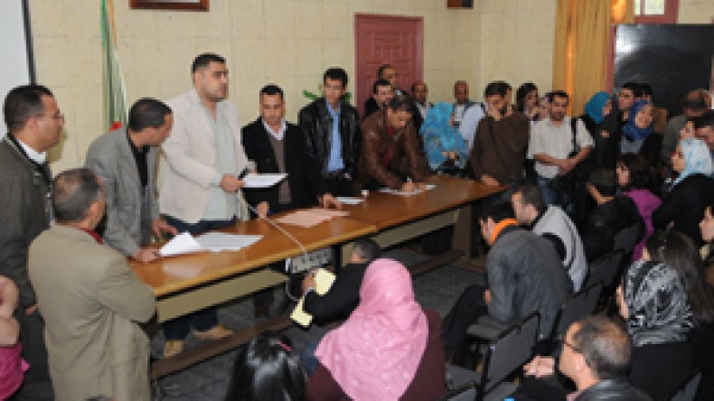 انشغالات الصحافيين على طاولة رئيس الجمهورية والوزير الأول