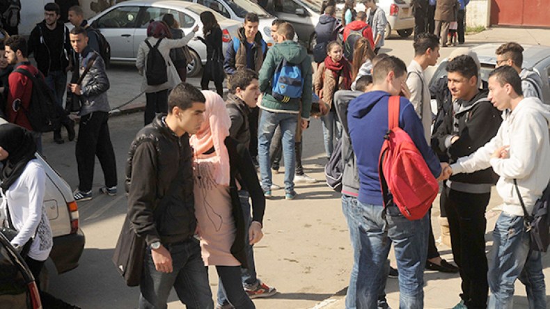 تلاميذ البكالوريا ينتفضون ضد فصل أساتذتهم بالعاصمة وعين الدفلى