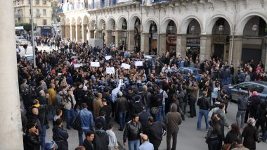 Once again Algerian police break up Algiers protest