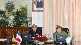 قايد صالح يستقبل قائد أركان الرئيس الفرنسي