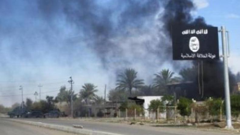 داعش يشعل النار في آبار نفطية شرقي تكريت