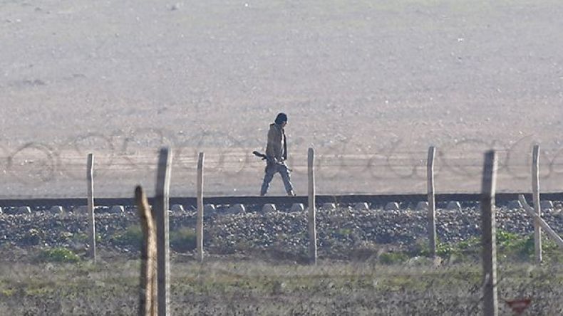 جنود أتراك يقتلون أربعة مقاتلين من “داعش”