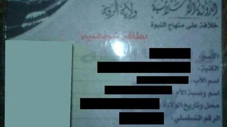داعش يصدر بطاقات هوية بشعاره لسكان الرقة شمال سوريا