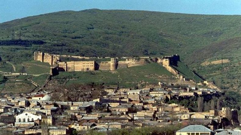 مقتل شخص وإصابة 11 في هجوم على قلعة في روسيا