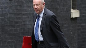 ماي تجبر نائبها على الاستقالة بعد فضيحة مواد إباحية