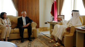 السفيرة الأمريكية في الدوحة توجه انتقادات إلى ترامب