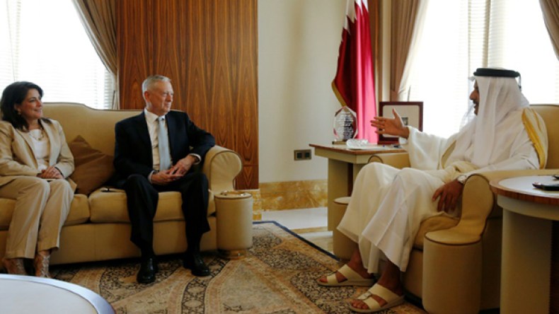 السفيرة الأمريكية في الدوحة توجه انتقادات إلى ترامب