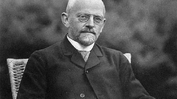 هِـلْبرت يُنافس… آينشتاين!!