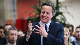 كاميرون يقر بأنه أساء التعامل مع قضية “وثائق بنما”