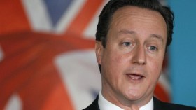 كاميرون يدعو أفغانستان إلى مباراة كروية تنهي الحرب