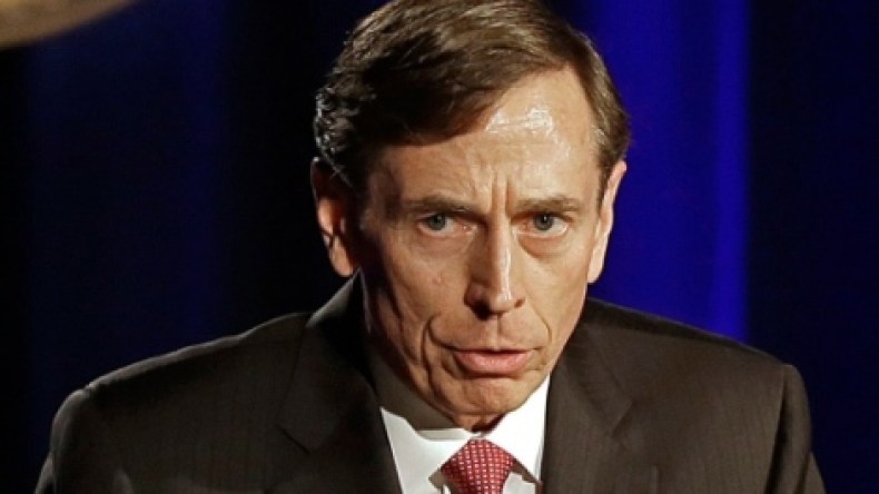 مدعون أمريكيون يوصون بملاحقة المدير السابق لـ”سي آي أيه”