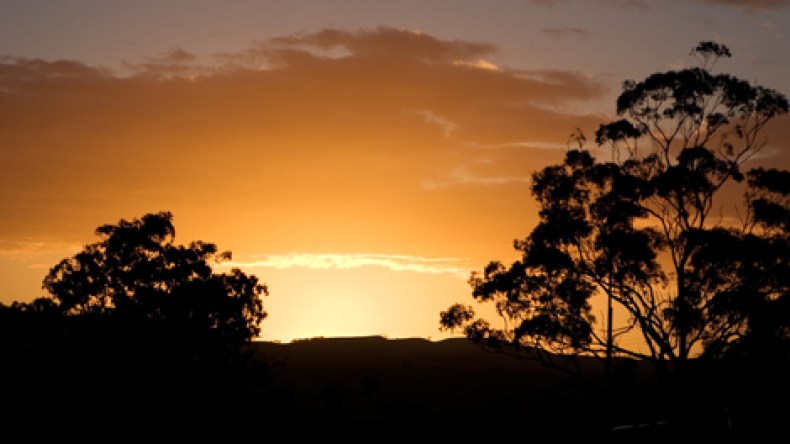 هل‭ ‬يبزغ‭ ‬الفجر‮ ‬وينير‭ ‬حياتي‭ ‬المظلمة؟