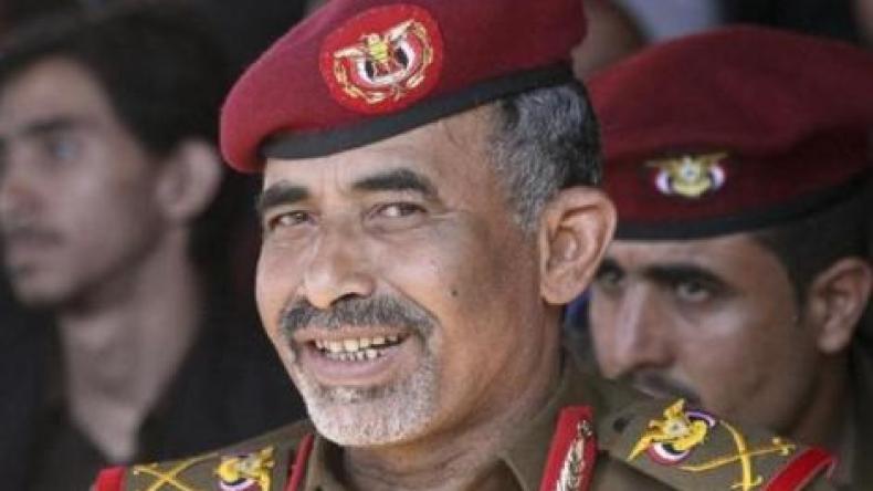 الحوثيون يطلقون سراح وزير الدفاع اليمني