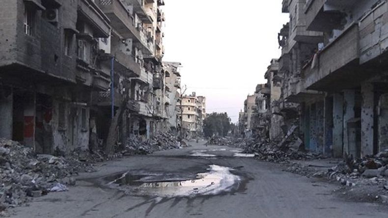 غارات جوية تقتل سبعة وتصيب 70 في دير الزور