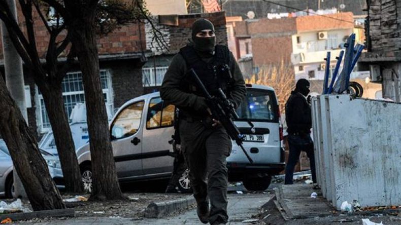 خمسة قتلى و39 جريحاً في انفجار سيارة مفخخة جنوبي تركيا