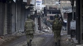 مقتل اثنين وإصابة سبعة جنود في انفجار جنوبي شرق تركيا