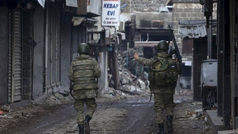 مقتل اثنين وإصابة سبعة جنود في انفجار جنوبي شرق تركيا