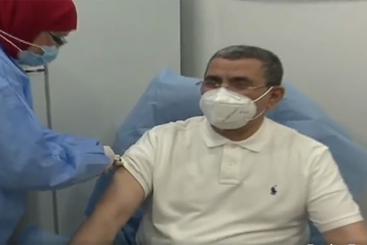 Abdelaziz Djerad, premier responsable algérien à être vacciné