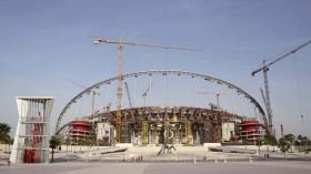 العمال في ورشات مونديال قطر يعانون من انتهاكات