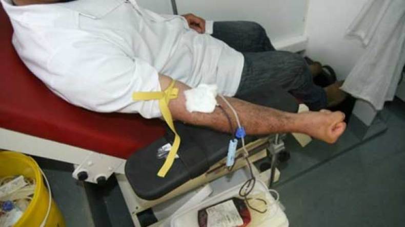 بطاقية للمتبرّعين .. خوصصة وكالة الدم و”الفايسبوك” لنجدة الحالات المستعجلة!
