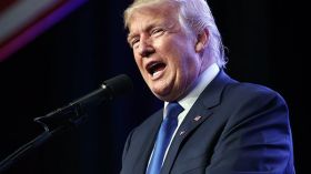 انتقادات حادة لترامب بعد تحريضه على العنف ضد كلينتون