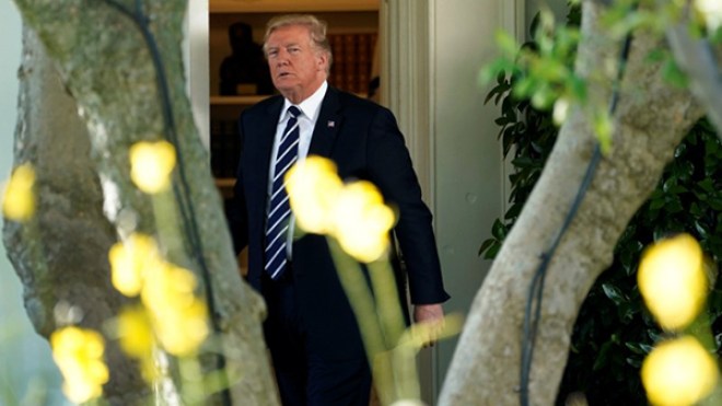 قاض أمريكي يجمد قرار ترامب بحظر السفر