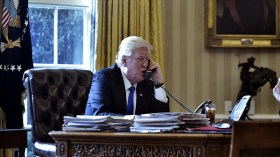 الآلاف يتظاهرون ضد ترامب في “يوم الرؤساء” تحت شعار “لست رئيسي”