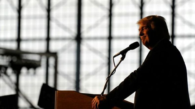 ترامب يهاجم والد جندي مسلم قتل في العراق