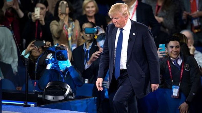 ترامب: قد أوقف شراء النفط من السعودية ما لم تشارك بقتال “داعش”