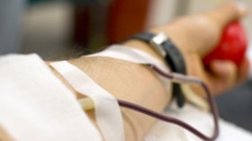 التبرع بالدم بالمساجد بعد الإفطار لتفادي أزمة دم في رمضان