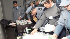 تضييق الخناق على تجارة “الكابة” بالموانئ والمطارات وارتفاع مرتقب في الأسعار