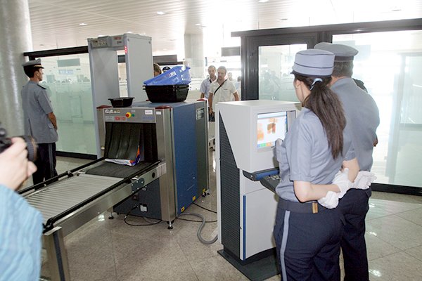 Transfert illicite de devises: saisie de 13.500 euros à l’aéroport d’Alger